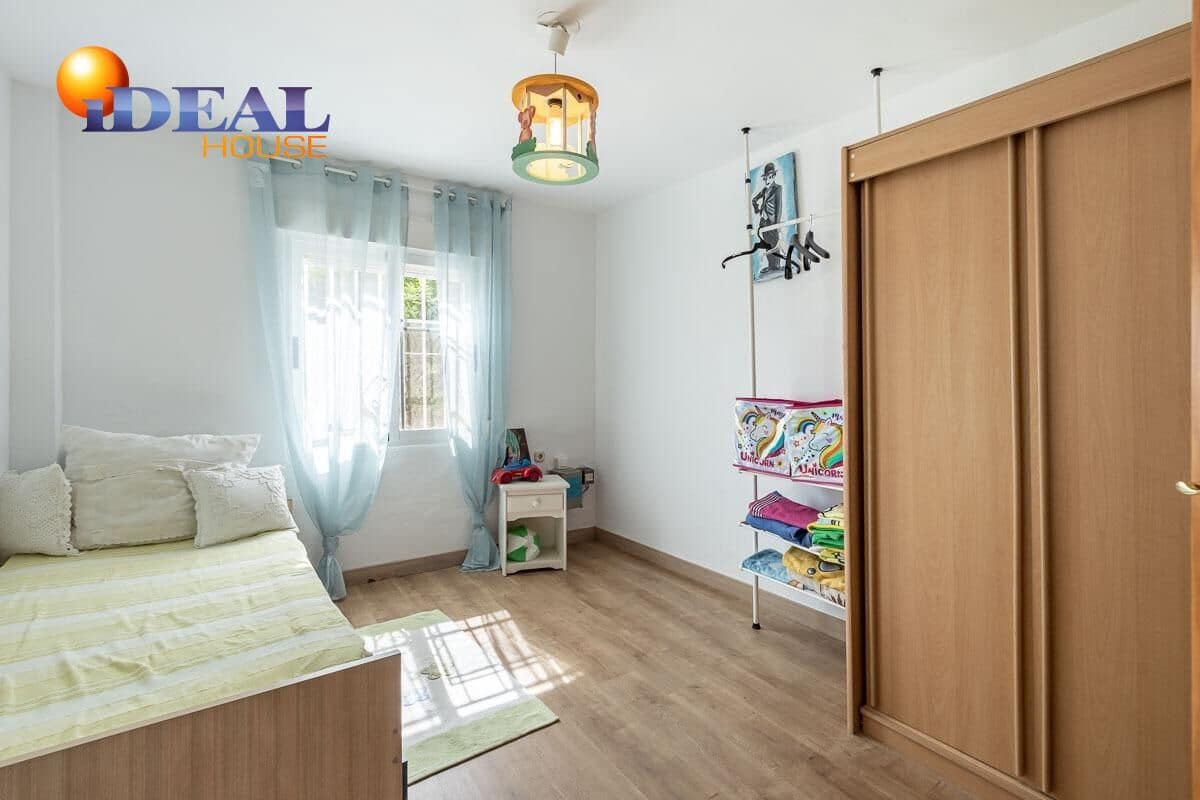 6 makuuhuone Huvila myytävänä paikassa Gojar mukana uima-altaan 
autotalli - 445 000 € (Ref: 9433983)