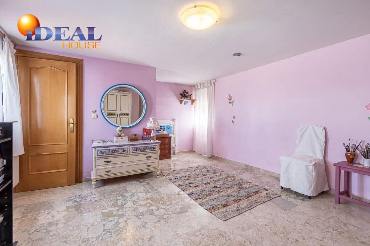 6 makuuhuone Huvila myytävänä paikassa Gojar mukana uima-altaan 
autotalli - 445 000 € (Ref: 9433983)