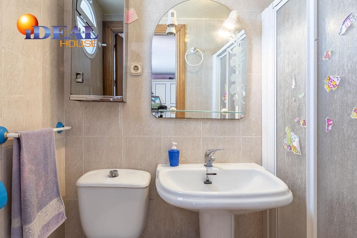 6 makuuhuone Huvila myytävänä paikassa Gojar mukana uima-altaan 
autotalli - 445 000 € (Ref: 9433983)