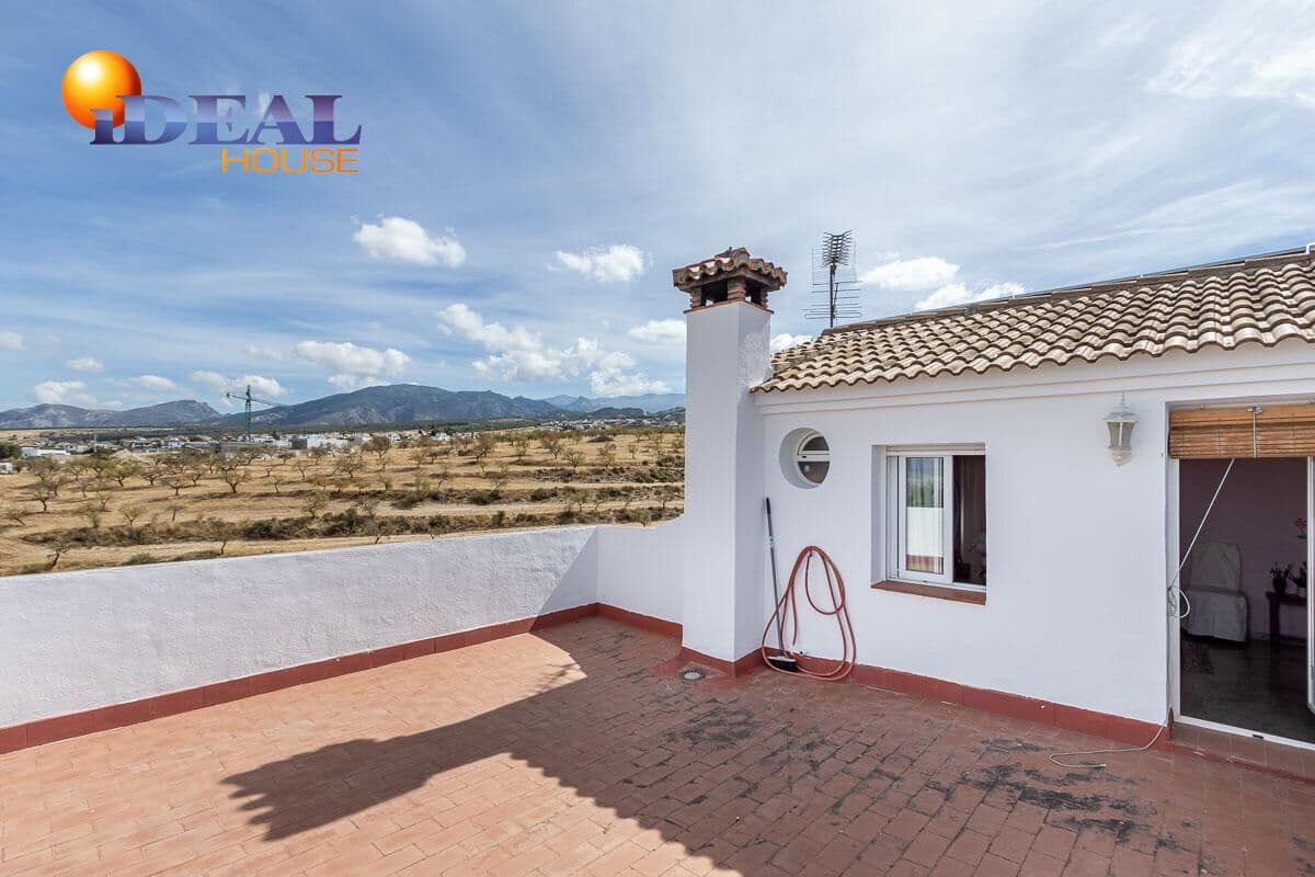 6 makuuhuone Huvila myytävänä paikassa Gojar mukana uima-altaan 
autotalli - 445 000 € (Ref: 9433983)