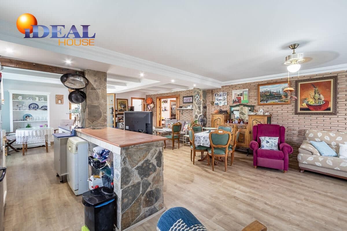 6 makuuhuone Huvila myytävänä paikassa Gojar mukana uima-altaan 
autotalli - 445 000 € (Ref: 9433983)