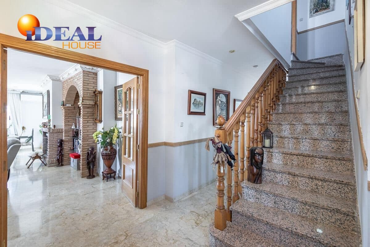 6 makuuhuone Huvila myytävänä paikassa Gojar mukana uima-altaan 
autotalli - 445 000 € (Ref: 9433983)