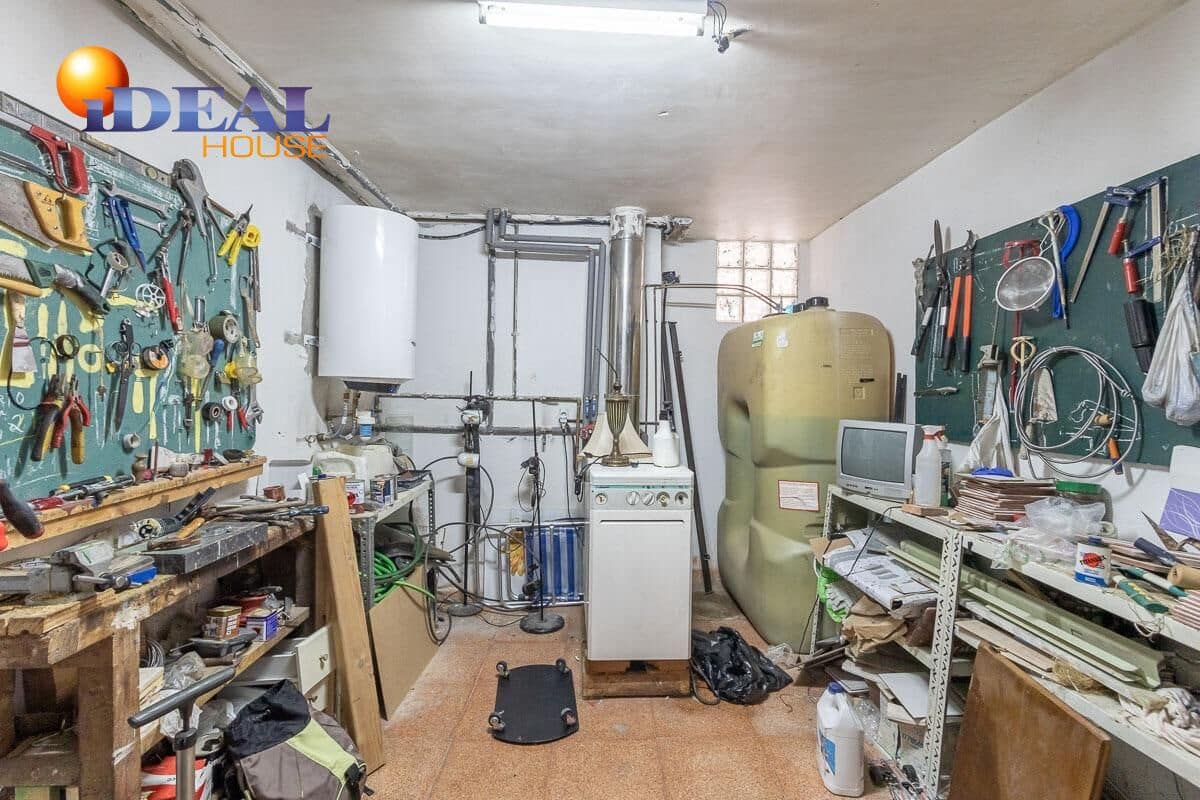 6 makuuhuone Huvila myytävänä paikassa Gojar mukana uima-altaan 
autotalli - 445 000 € (Ref: 9433983)