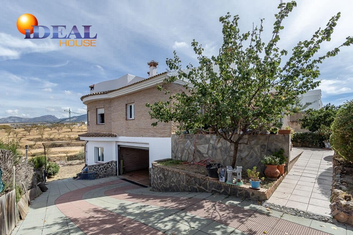 6 makuuhuone Huvila myytävänä paikassa Gojar mukana uima-altaan 
autotalli - 445 000 € (Ref: 9433983)