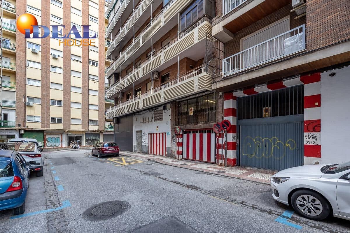 Piso de 5 habitaciones en Granada ciudad en venta con garaje - 395.000 € (Ref: 9433987)