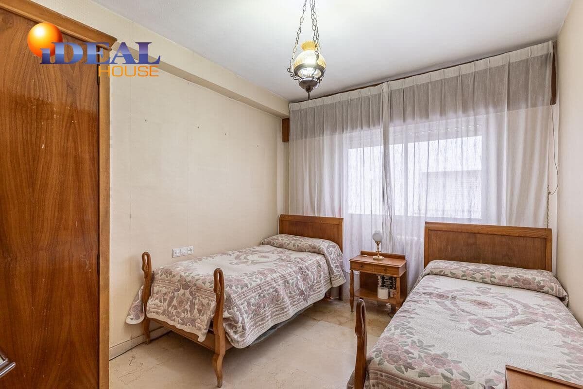 Piso de 5 habitaciones en Granada ciudad en venta con garaje - 395.000 € (Ref: 9433987)