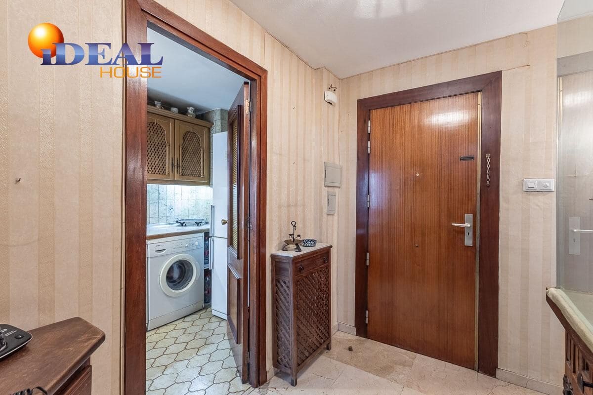 Piso de 5 habitaciones en Granada ciudad en venta con garaje - 395.000 € (Ref: 9433987)