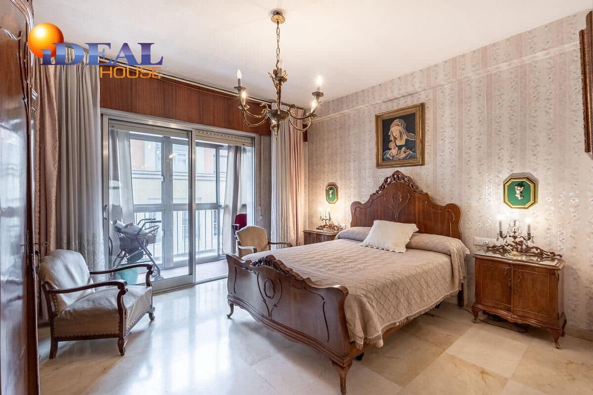 Piso de 5 habitaciones en Granada ciudad en venta con garaje - 395.000 € (Ref: 9433987)