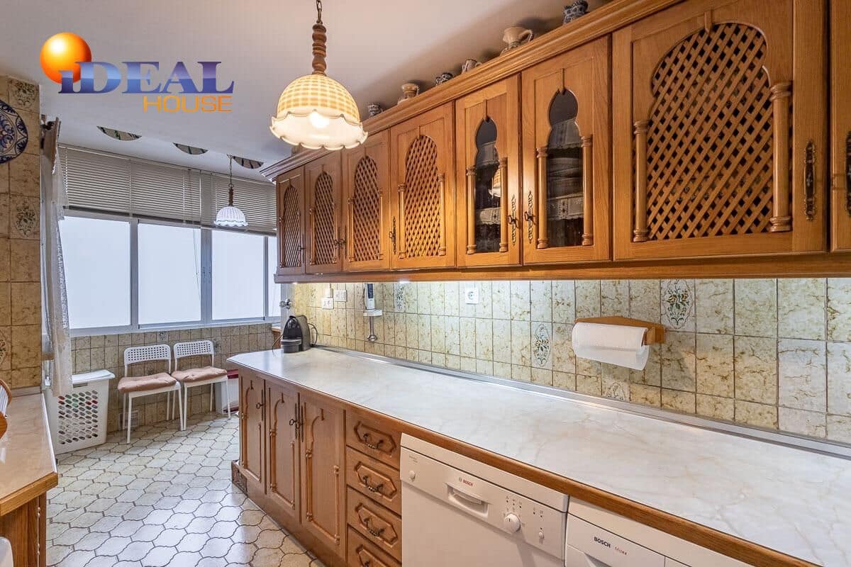 Piso de 5 habitaciones en Granada ciudad en venta con garaje - 395.000 € (Ref: 9433987)