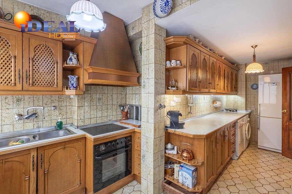 Piso de 5 habitaciones en Granada ciudad en venta con garaje - 395.000 € (Ref: 9433987)