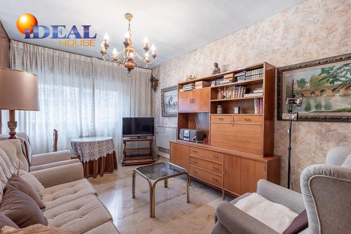 Piso de 5 habitaciones en Granada ciudad en venta con garaje - 395.000 € (Ref: 9433987)