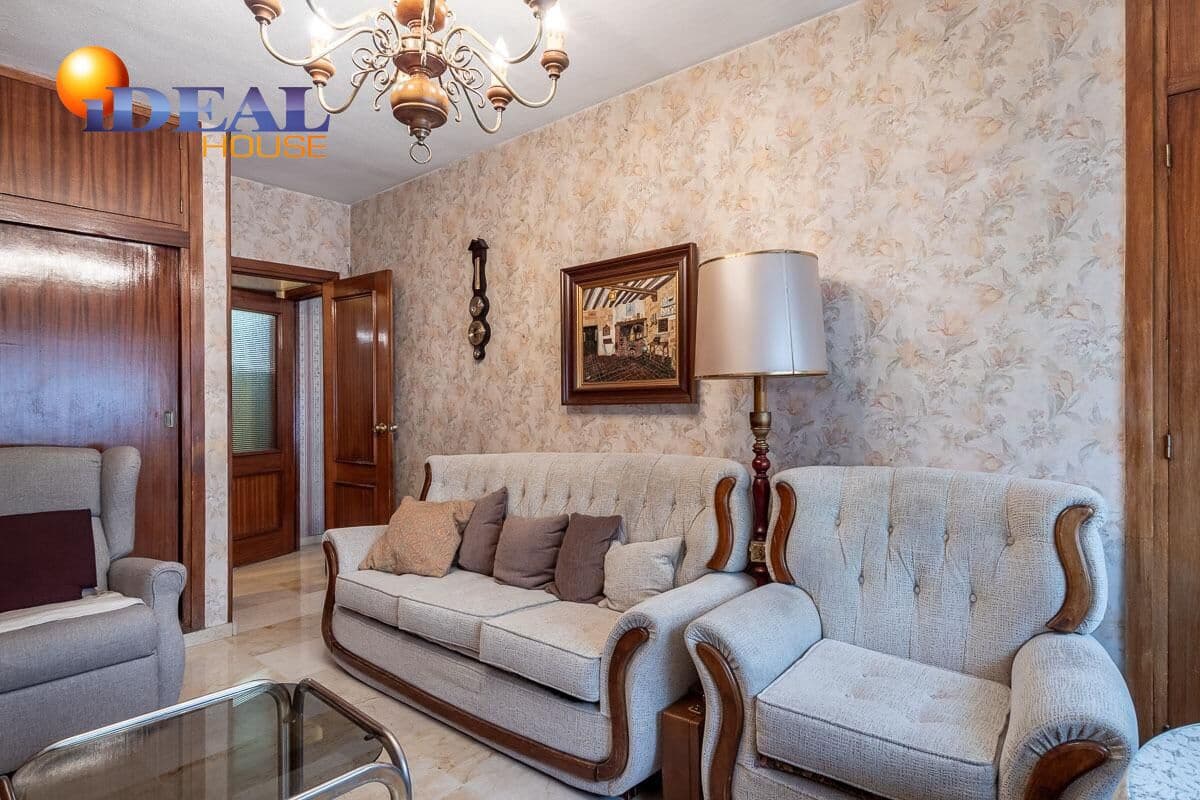 Piso de 5 habitaciones en Granada ciudad en venta con garaje - 395.000 € (Ref: 9433987)