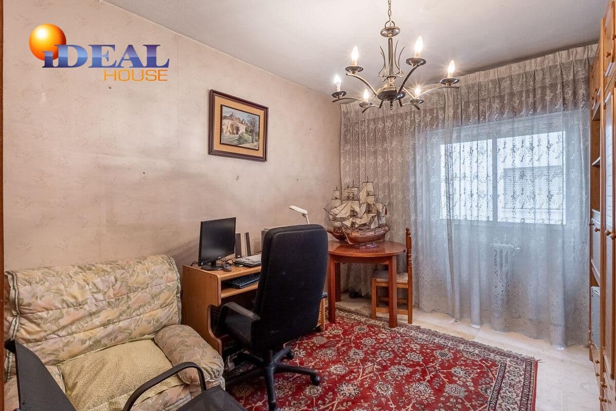 Piso de 5 habitaciones en Granada ciudad en venta con garaje - 395.000 € (Ref: 9433987)