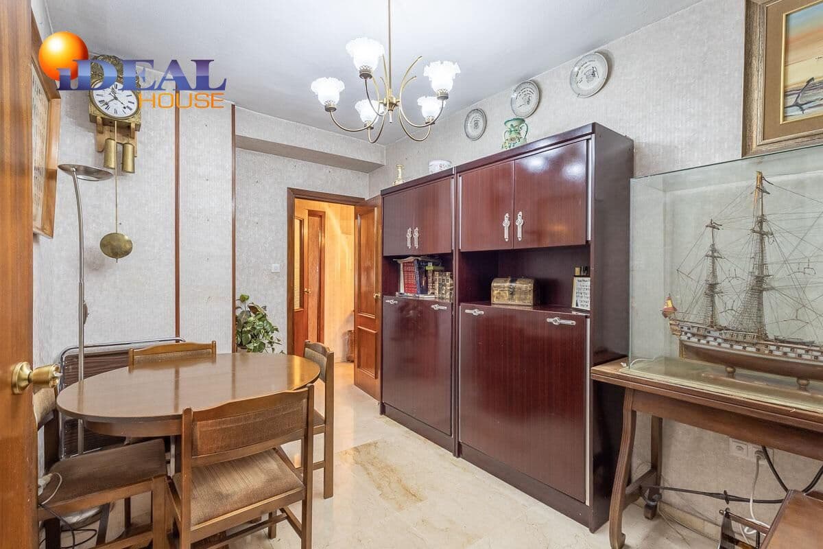 Piso de 5 habitaciones en Granada ciudad en venta con garaje - 395.000 € (Ref: 9433987)