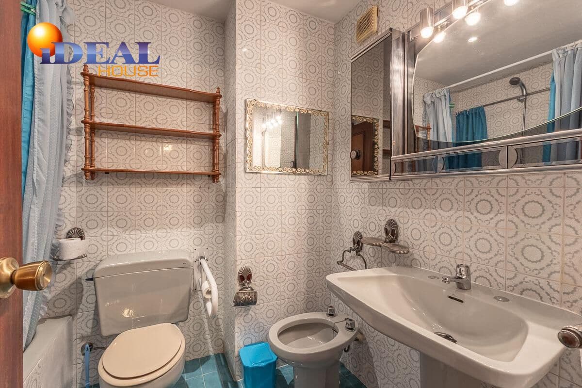 Piso de 5 habitaciones en Granada ciudad en venta con garaje - 395.000 € (Ref: 9433987)