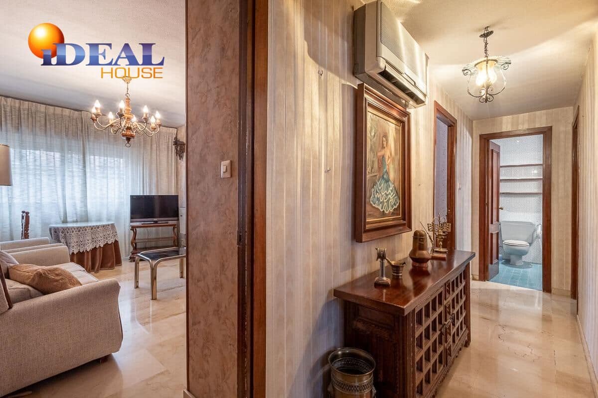 Piso de 5 habitaciones en Granada ciudad en venta con garaje - 395.000 € (Ref: 9433987)