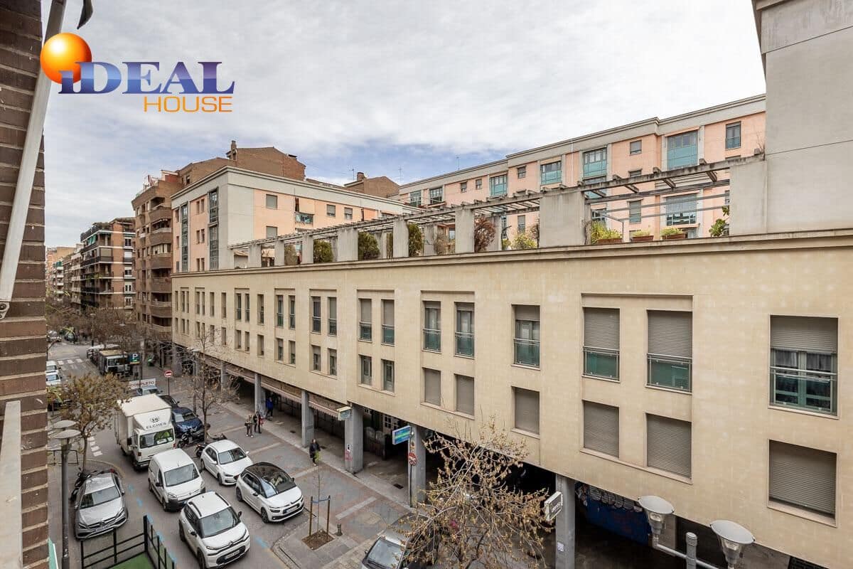 Piso de 5 habitaciones en Granada ciudad en venta con garaje - 395.000 € (Ref: 9433987)