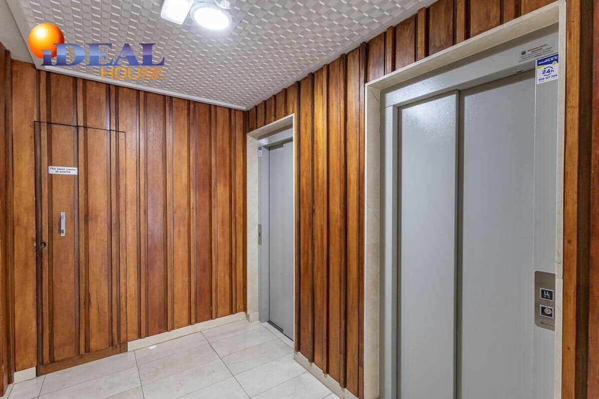 Piso de 5 habitaciones en Granada ciudad en venta con garaje - 395.000 € (Ref: 9433987)