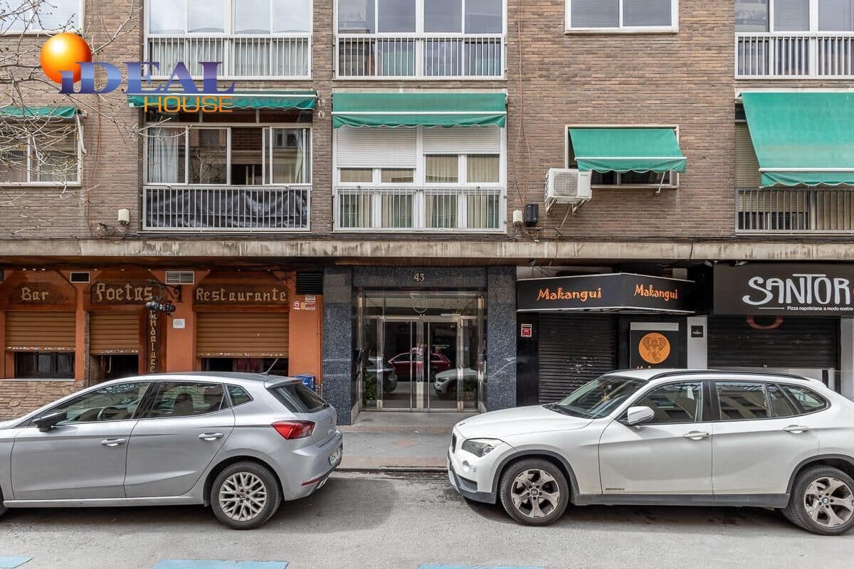 Piso de 5 habitaciones en Granada ciudad en venta con garaje - 395.000 € (Ref: 9433987)