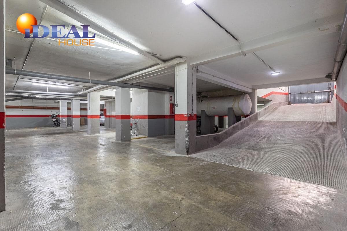 Piso de 5 habitaciones en Granada ciudad en venta con garaje - 395.000 € (Ref: 9433987)