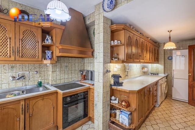 Piso de 5 habitaciones en Centro, Granada ciudad en venta con garaje - 395.000 € (Ref: 9433987)