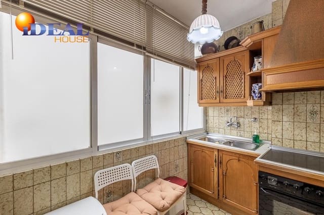 Piso de 5 habitaciones en Centro, Granada ciudad en venta con garaje - 395.000 € (Ref: 9433987)