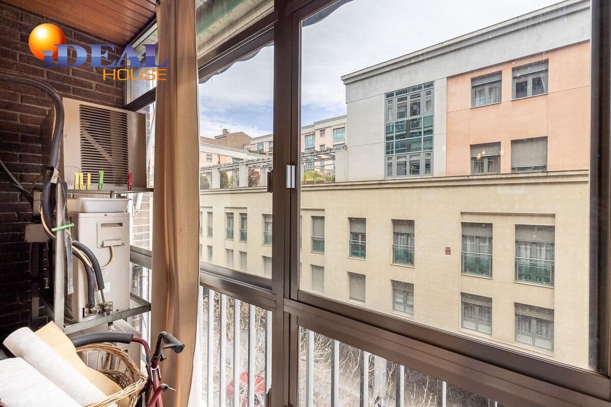 Piso de 5 habitaciones en Granada ciudad en venta con garaje - 395.000 € (Ref: 9433987)