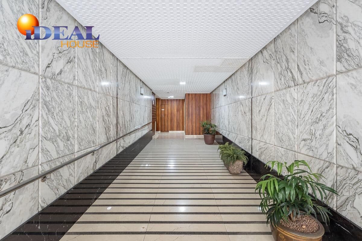 Piso de 5 habitaciones en Granada ciudad en venta con garaje - 395.000 € (Ref: 9433987)