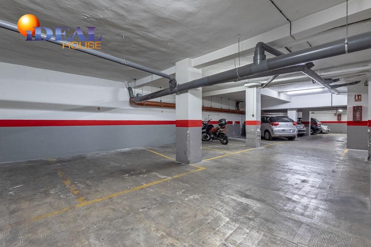 Piso de 5 habitaciones en Granada ciudad en venta con garaje - 395.000 € (Ref: 9433987)