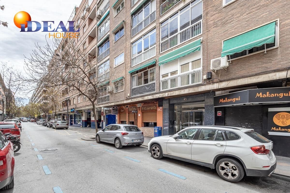 Piso de 5 habitaciones en Granada ciudad en venta con garaje - 395.000 € (Ref: 9433987)