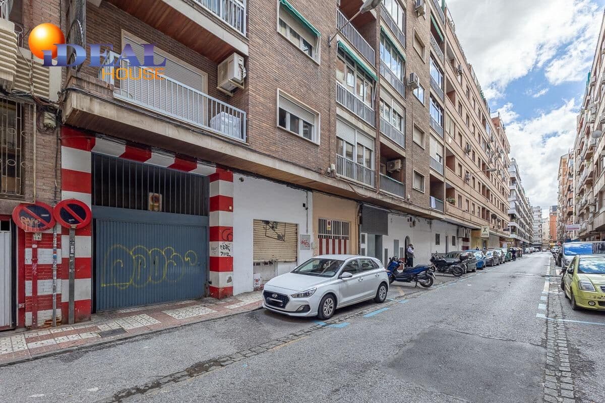 Piso de 5 habitaciones en Granada ciudad en venta con garaje - 395.000 € (Ref: 9433987)