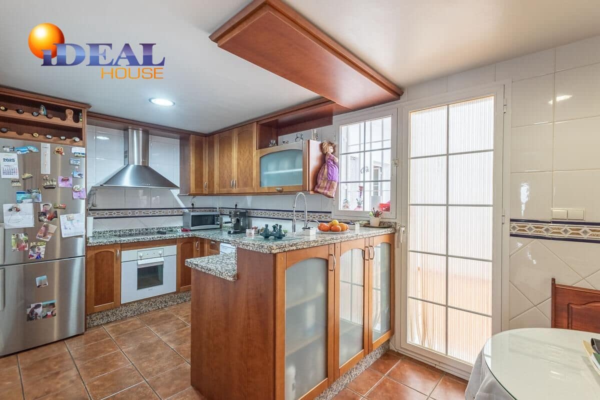 3 sovrum Hus till salu i Peligros med garage - 234 900 € (Ref: 9433992)