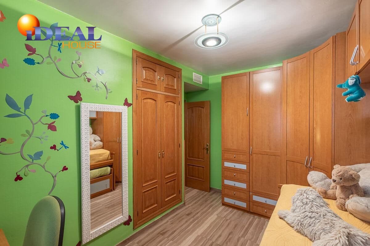 3 sovrum Hus till salu i Peligros med garage - 234 900 € (Ref: 9433992)