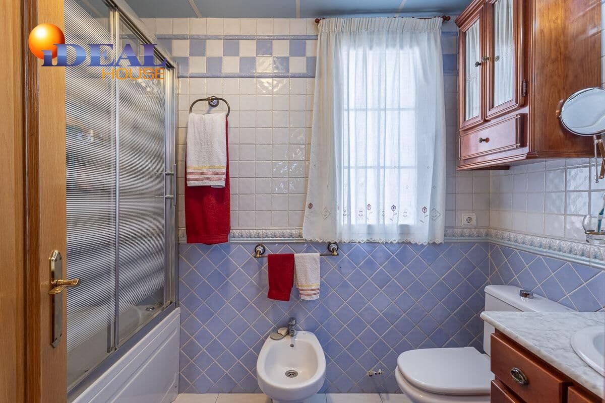 3 sovrum Hus till salu i Peligros med garage - 234 900 € (Ref: 9433992)