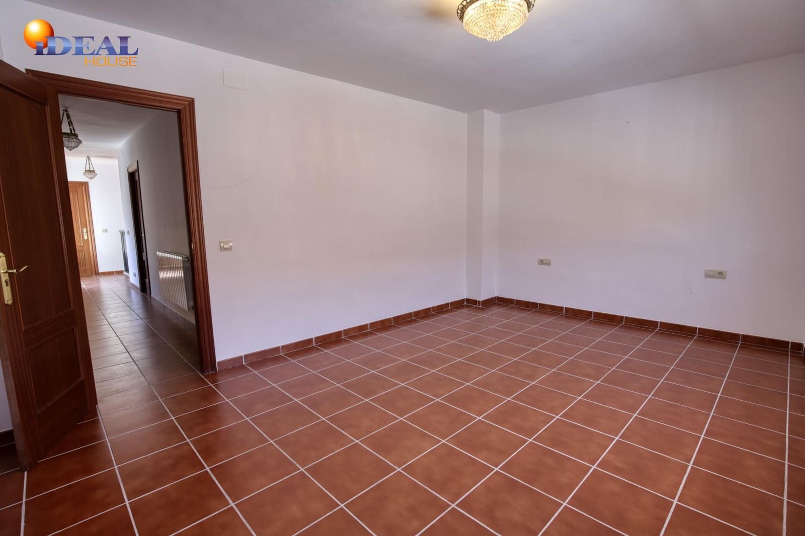 9 slaapkamer Huis te koop in Jerez del Marquesado met garage - € 199.000 (Ref: 9433995)