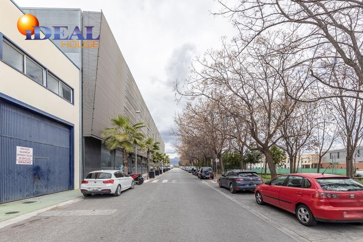 Oficina en Atarfe en venta - 250.000 € (Ref: 9434003)