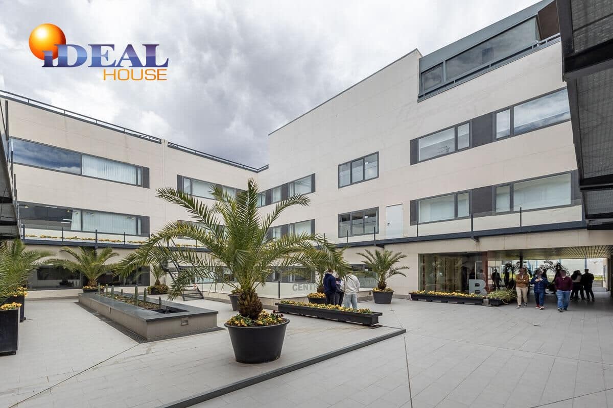 Oficina en Atarfe en venta - 250.000 € (Ref: 9434003)