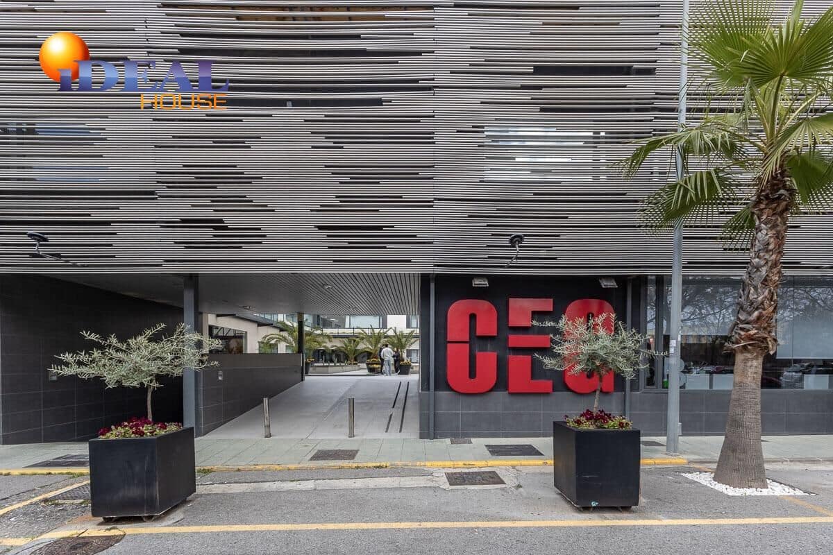 Oficina en Atarfe en venta - 250.000 € (Ref: 9434003)