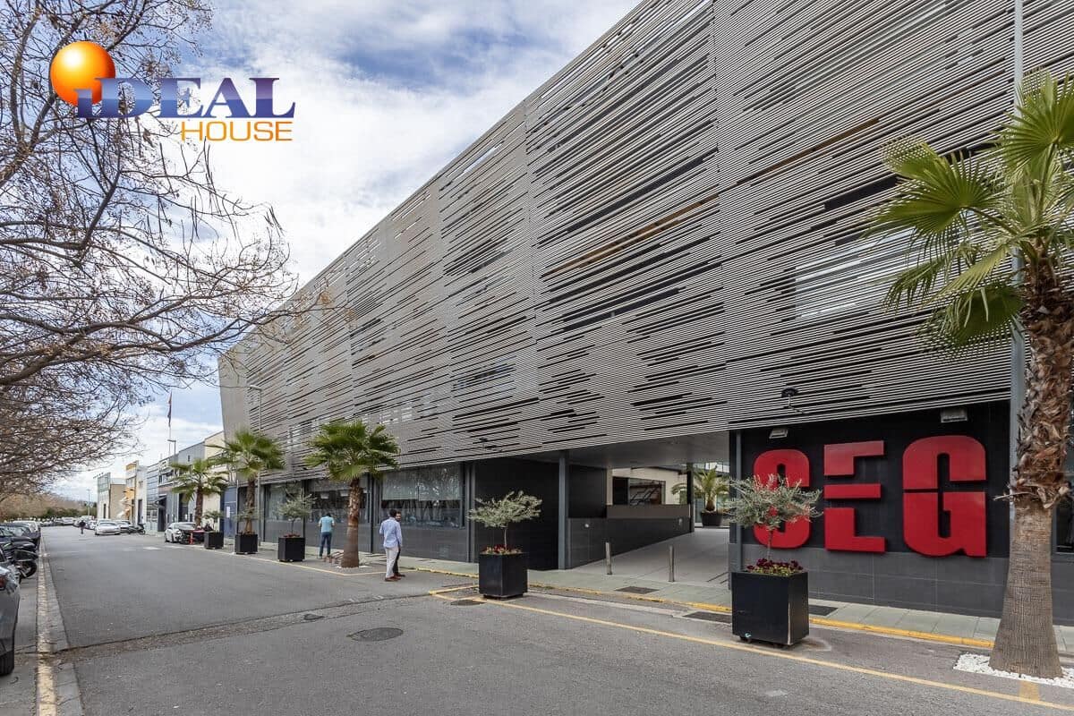 Oficina en Atarfe en venta - 250.000 € (Ref: 9434003)