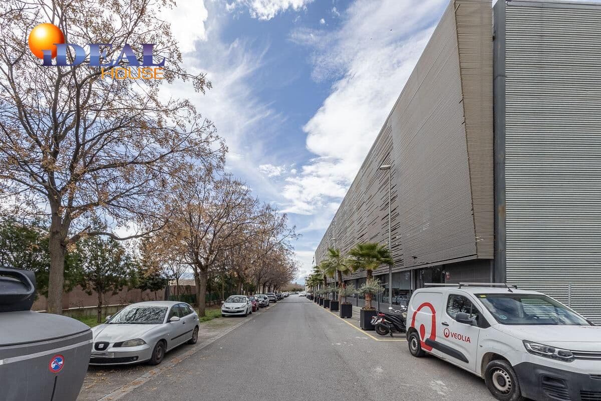 Oficina en Atarfe en venta - 250.000 € (Ref: 9434003)