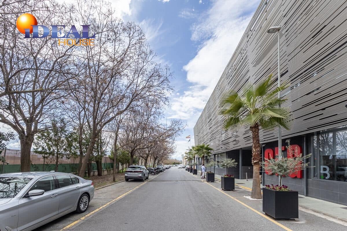 Oficina en Atarfe en venta - 250.000 € (Ref: 9434003)