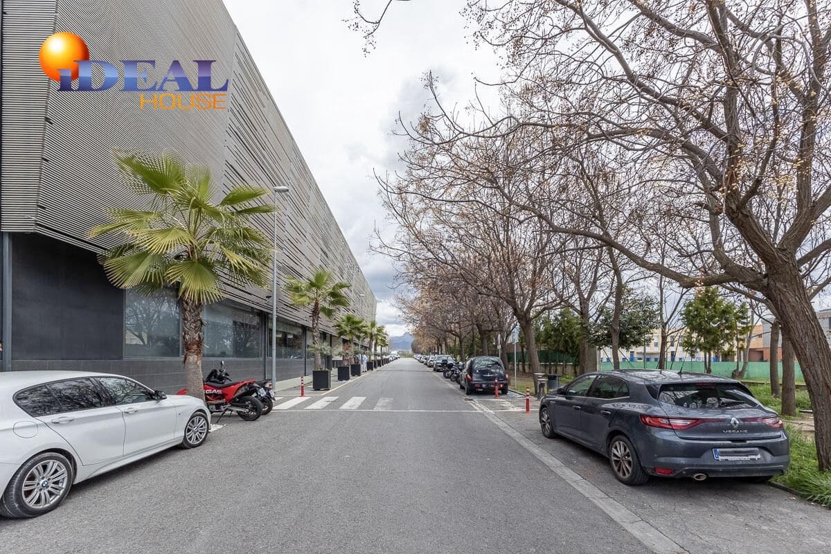 Oficina en Atarfe en venta - 250.000 € (Ref: 9434003)