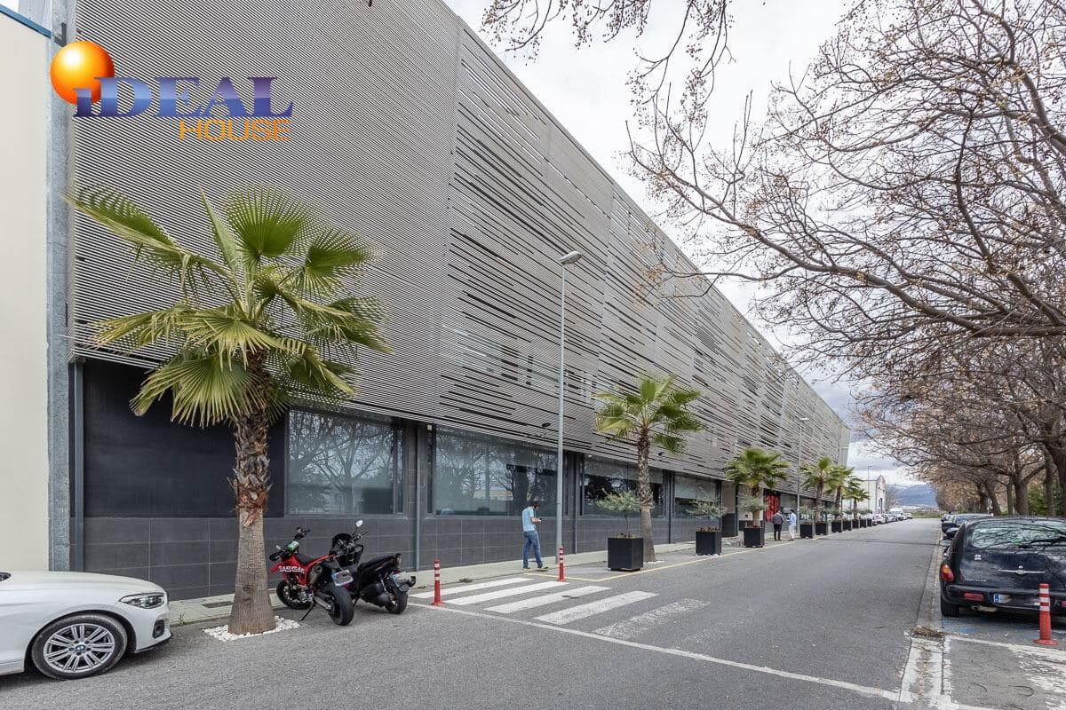 Oficina en Atarfe en venta - 250.000 € (Ref: 9434003)