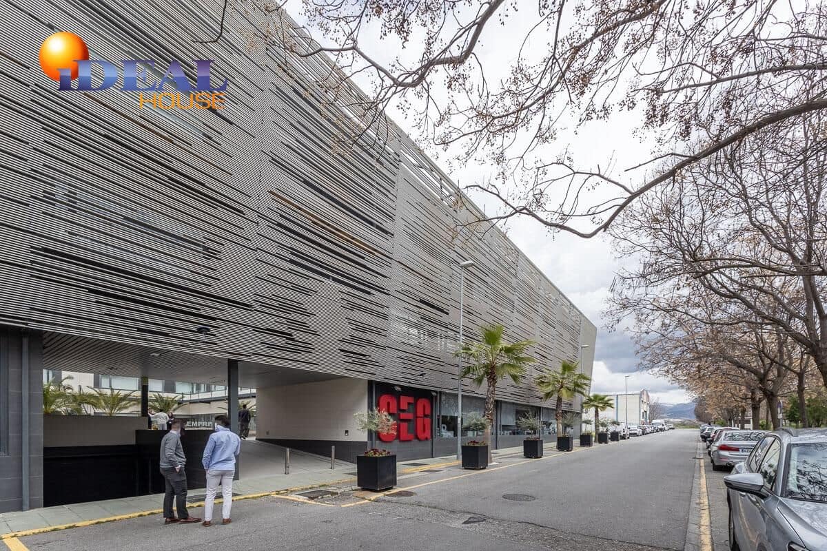 Oficina en Atarfe en venta - 250.000 € (Ref: 9434003)