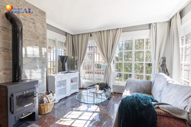 4 makuuhuone Huvila myytävänä paikassa La Zubia mukana uima-altaan 
autotalli - 565 000 € (Ref: 9434004)