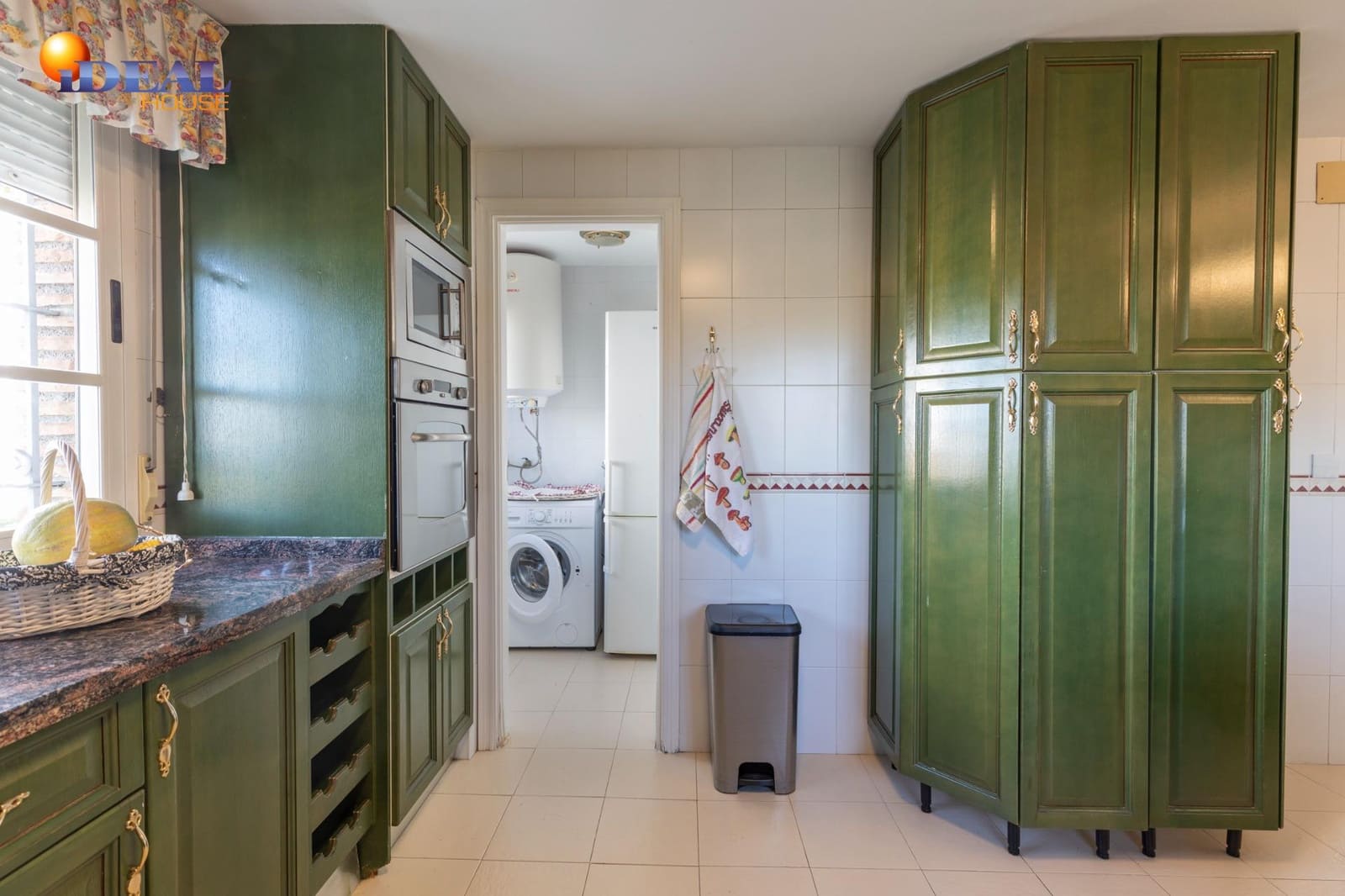 4 bedroom Villa for sale in La Zubia with pool garage - € 565,000 (Ref: 9434004)