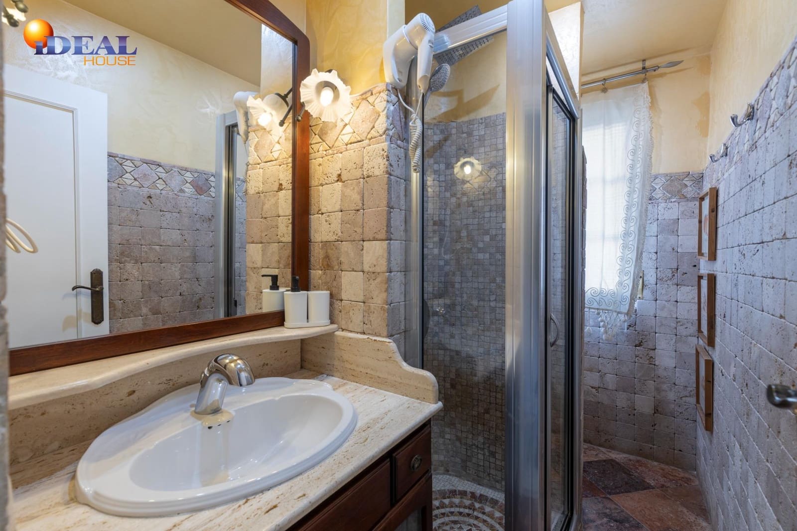 4 bedroom Villa for sale in La Zubia with pool garage - € 565,000 (Ref: 9434004)