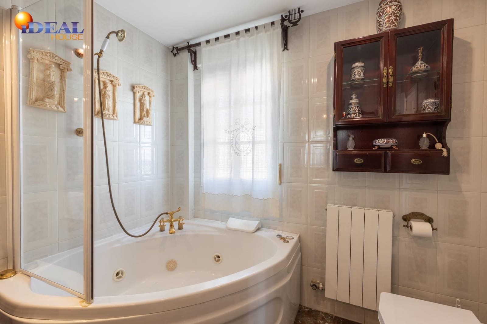 4 bedroom Villa for sale in La Zubia with pool garage - € 565,000 (Ref: 9434004)