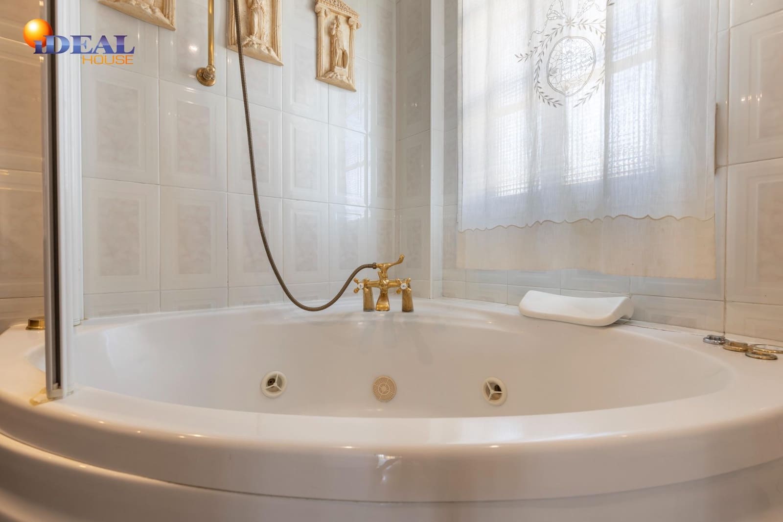 4 bedroom Villa for sale in La Zubia with pool garage - € 565,000 (Ref: 9434004)