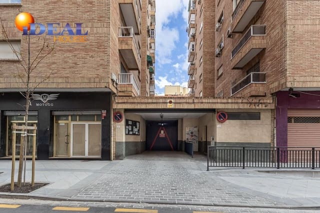 Garage till salu i Granada stad - 30 000 € (Ref: 9434005)